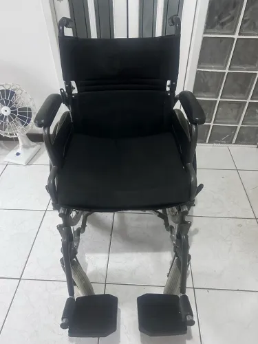 Cadeira de rodas dobrável