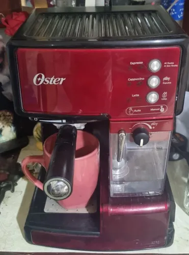 Cafeteira oster primalatte vermelha
