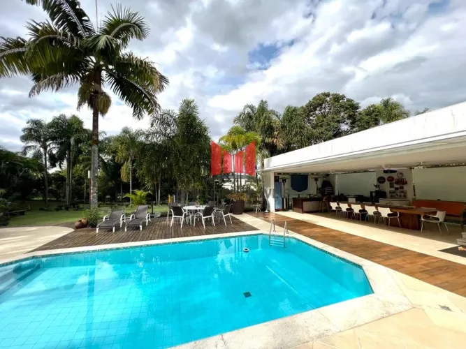 Excelente Casa em Condomínio para Venda localizada no Bairro Estância Das Amendoeiras, com