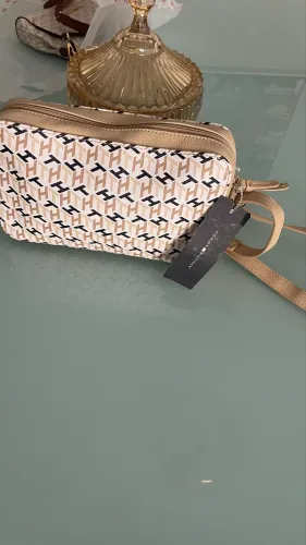 BOLSA DE OMBRO TOMMY HILFIGER ORIGINAL. NOVA.