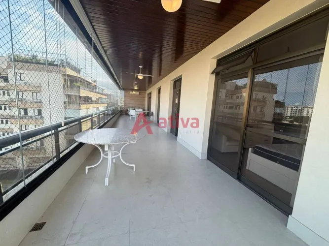Apartamento Á Venda de 227M2 com 2 Suítes, 3 Vagas, Varanda e Piscina na Barra da Tijuca, 