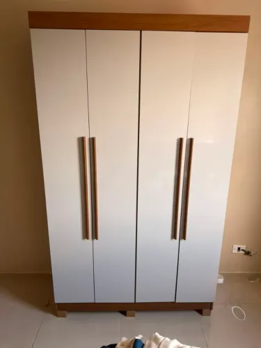 Guarda roupa solteiro 4 portas