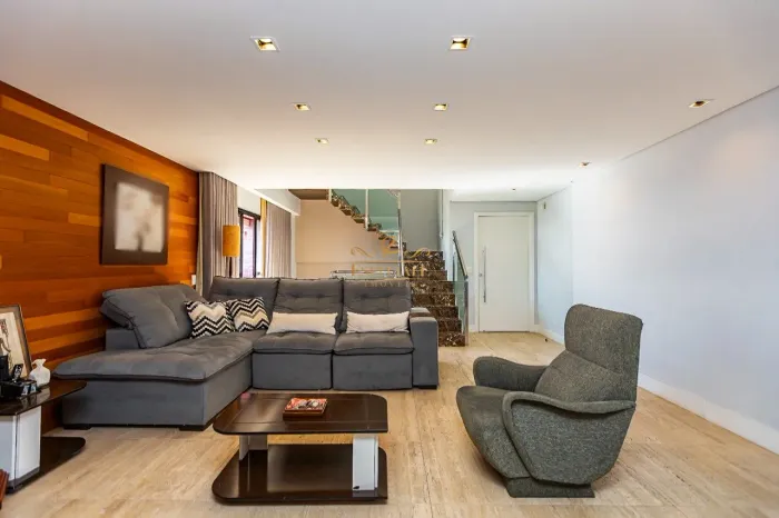 COBERTURA TRIPLEX MOBILIADA PARA LOCAÇÃO NO ALTO DA GLÓRIA | 4 SUÍTES E 3 VAGAS