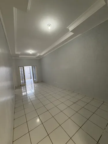 CASA PRÓXIMO DO CENTRO COM 3 QUARTOS PARA ALUGUEL