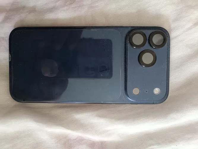 Vendo iPhone 17 pro max 40 dias de uso com nota fiscal cor cinza 250 GB na garantia 