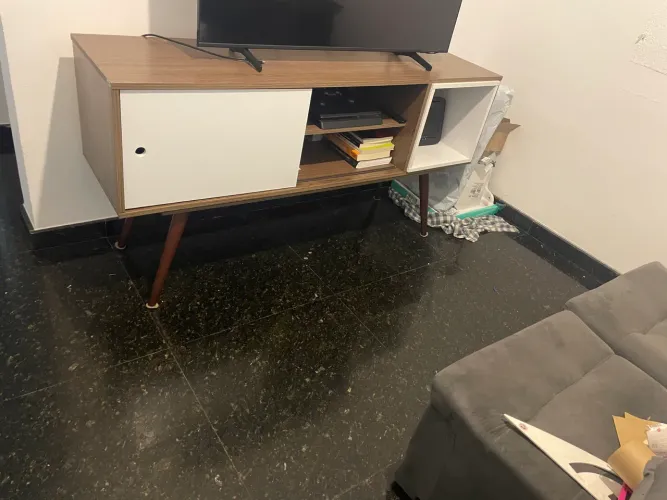 Rack para TV com porta de correr