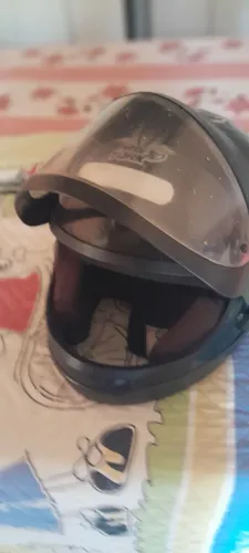 Capacete usado mas bem conservado