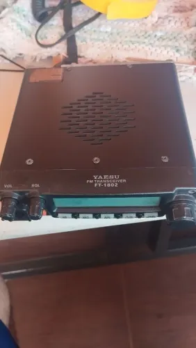 Rádio comunicador VHF Yaesu modelo 1802