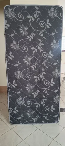 Vendo colchão solteiro D28