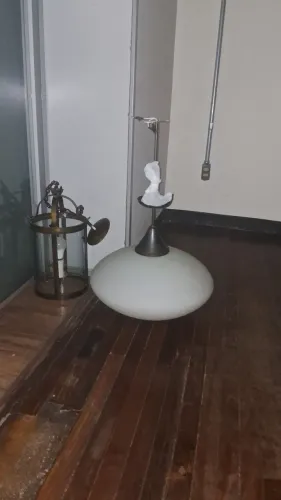 Belíssimo e grande lustre pendente leitoso retirar na Savassi