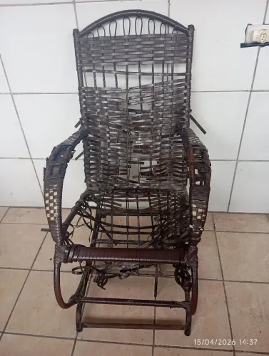 Conserto de todos tipos de cadeiras com fibra sintética 