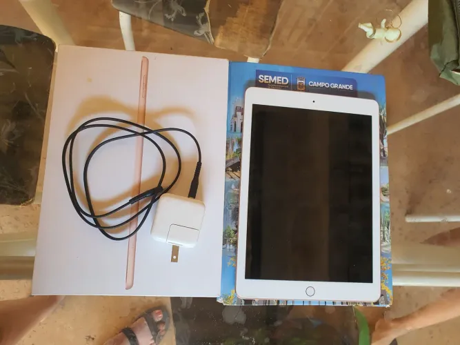 Idade 6° geração WIFI 128GB VENDO OU TROCO