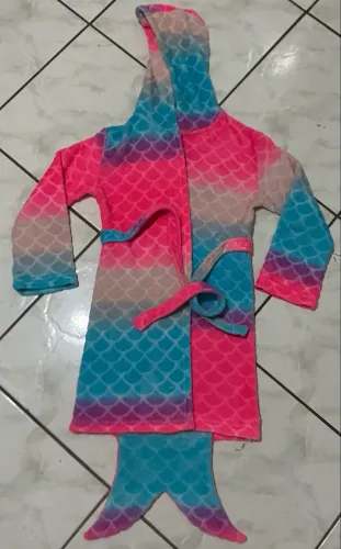 ROUPÃO INFANTIL DE FLEECE SEREIA COM CAPUZ