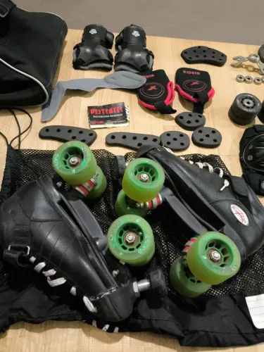Patins Quad Riedell R3 Tam 37 + Proteções + Acessórios - Roller Derby