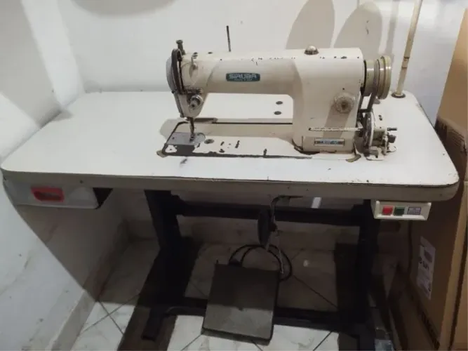 Máquina de Costura Reta Industrial