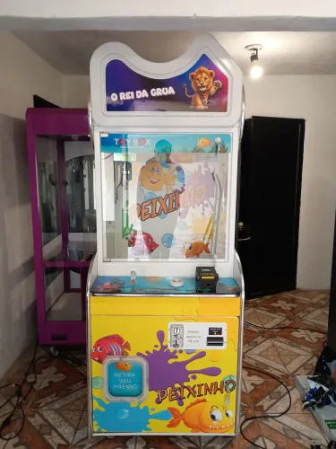 Máquina de pelúcias toy box peixinho