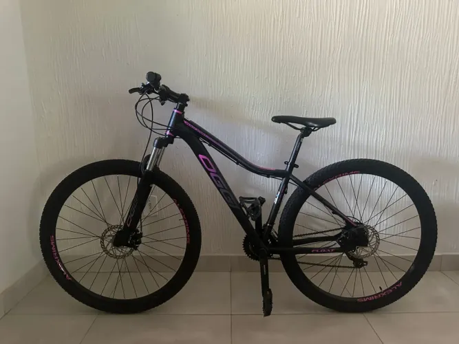 Bicicleta oggi muito nova