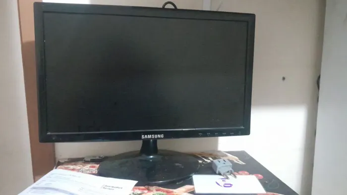 VENDO MONITOR DE COMPUTADOR