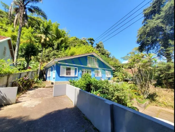 Casa para Venda em Petrópolis, MOSELA, 4 dormitórios, 2 banheiros, 5 vagas