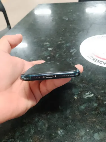 Vendo ou troco IPhone 11 Pro por um Samsung com volta pra mim 