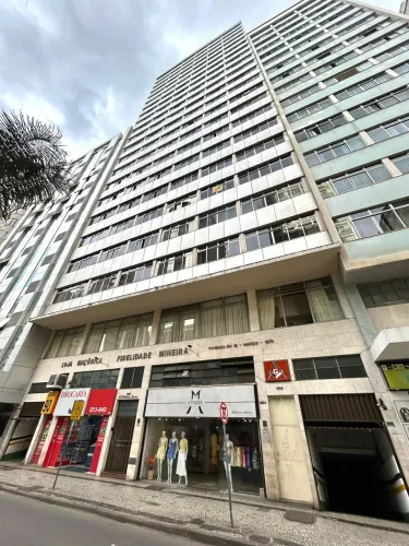 Apartamento de 03 quartos com 1 suíte na Avenida Barão do Rio Branco