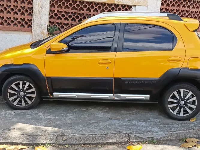 Toyota Etios Cross 1.5 Flex 16V 5P Mec. 2014