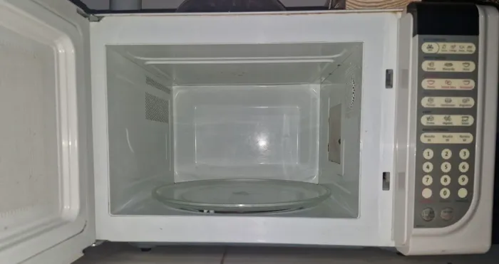 Microondas queimado p/ retirada de peças