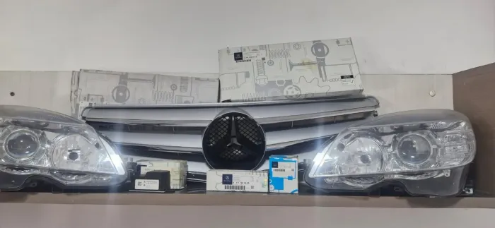 Peças novas e usadas peças originais Mercedes-Benz.