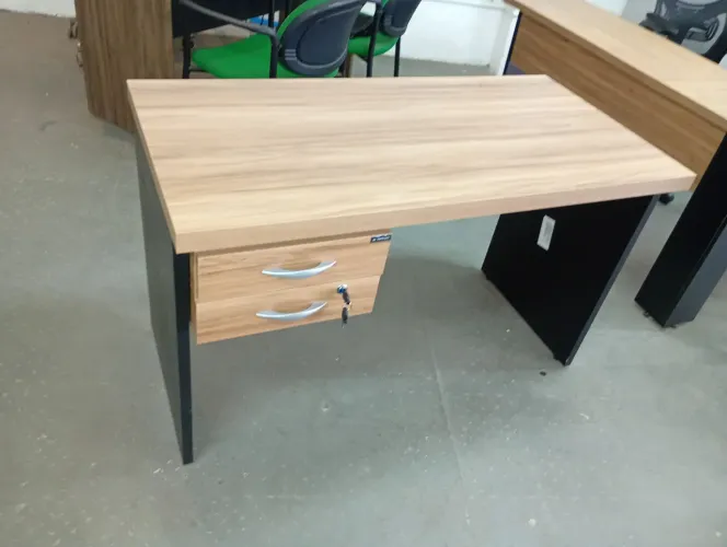 MESA RETA 40MM 120CM 2 GAV TAMPO 40MM AVISTA 799.00 ZAP *