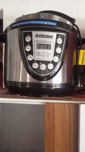 Panela de pressão Itatiaia muito boa e eficiente uma boa econômica no gas