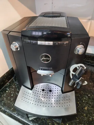 CAFETEIRA AUTOMÁTICA SEMI PROFISSIONAL JURA IMPRESSA XF50