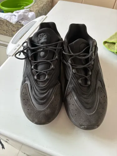 (PARA SAIR RAPIDO) Tenis Adidas Ozelia tam 42
