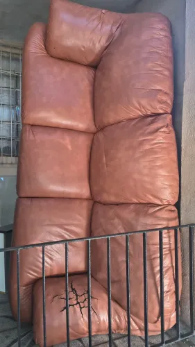 Sofa couro