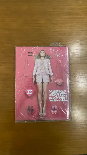 Livro BARBIE - THE WORLD TOUR