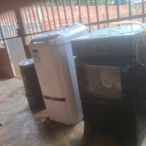 Vendo fogão 4 boca e máquina de lavar pouco dias de uso