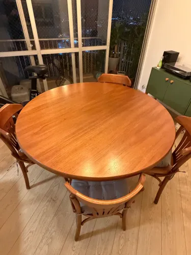 Conjunto Mesa e Cadeira 4 lugares - Madeira Maciça