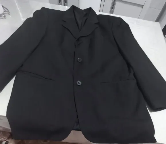 Um Blazer masculino tamanho 48 usado preto marca Empório Colombo