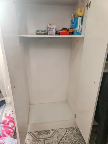 Cômoda e guarda roupa com cabideiro