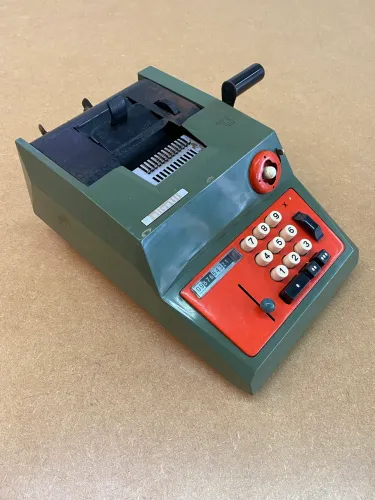 Máquina de somar Olivetti