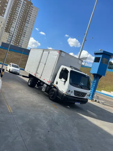 Mercedes accelo 1016