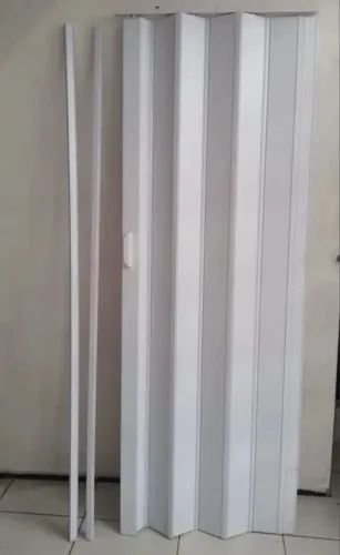 Porta sanfonada nova