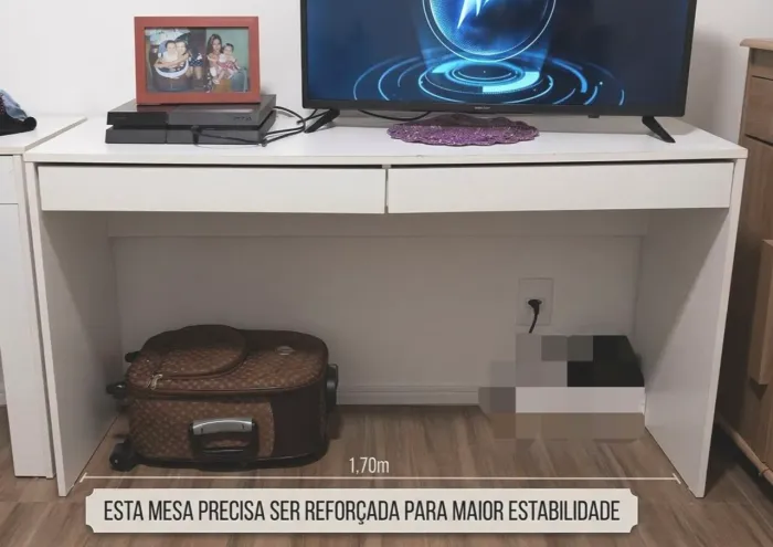 Mesa Escrivaninha Branca com 2 Gavetas - 1,70m (Desapego / Precisa de Reparo/reforço)