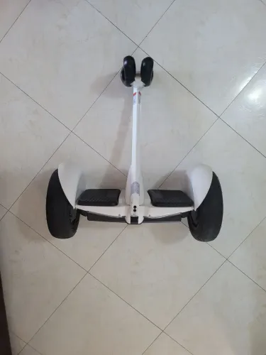 Skate elétrico Bluetooth e luzes LED 