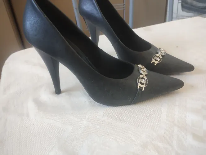 Scarpin preto 37 .. em boas condições 