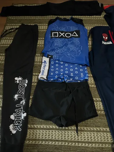 Kit de roupas calças , blusas com personalizado batman e homem aranha vários números
