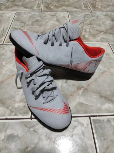 Chuteira Nike Futsal Nº 43 - Leve e confortável