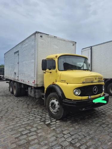 Caminhão Mercedes-Benz L-2213