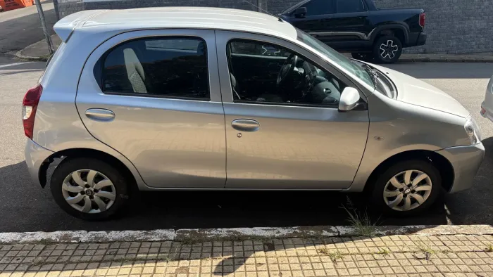 Toyota Etios X 1.3 Flex 16V 5P Mec. 2015