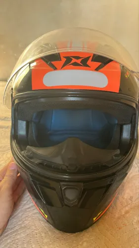 Vendo um capacete em perfeito estado , dono único