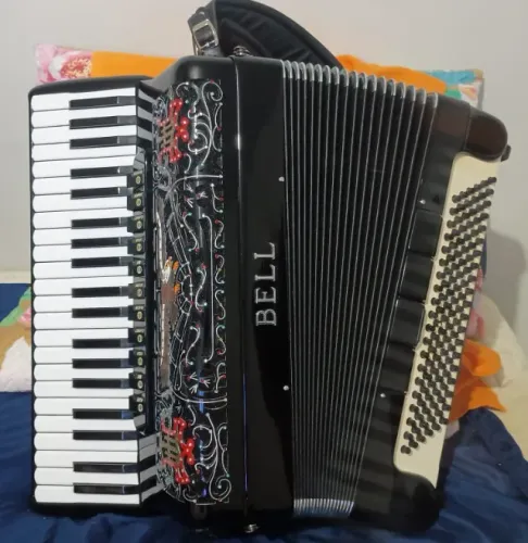 Acordeon/ sanfona. Bell Duovox terça de voz com dupla ressonância. Retirada em mãos.
